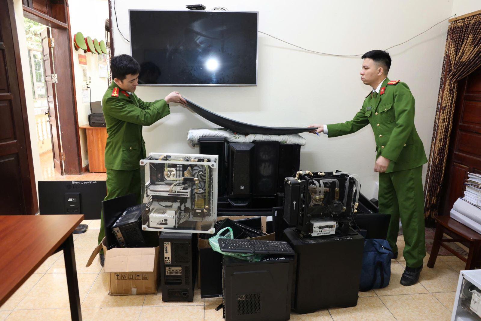 Chân dung 2 “ông trùm” cầm đầu đường dây Xôi Lạc TV với quy mô số tiền gần 1000 tỷ đồng- Ảnh 3.