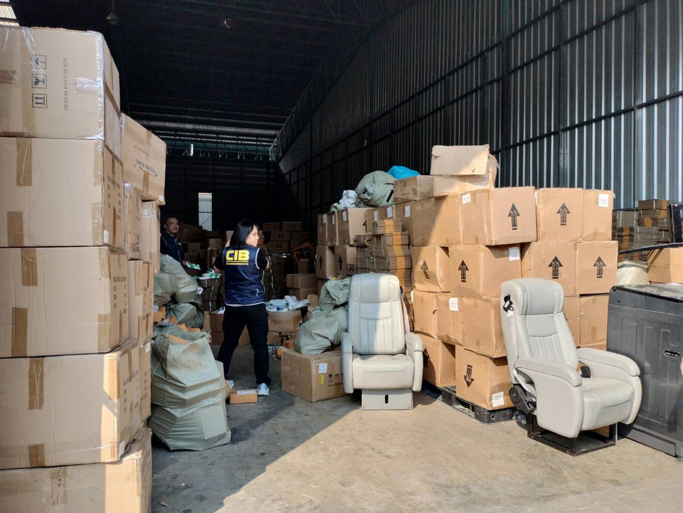 Đột kích một nhà kho, phát hiện hơn 223.000 chai dầu gội đầu, kem đánh răng giả trị giá 52 tỷ đồng- Ảnh 5.