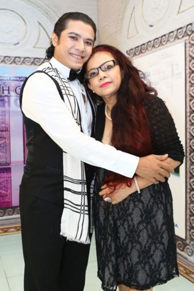 Kasim và mẹ - ca sĩ Bích Phương - khi anh thi Chinh phục đỉnh cao năm 2014. Ảnh: Ban tổ chức cung cấp