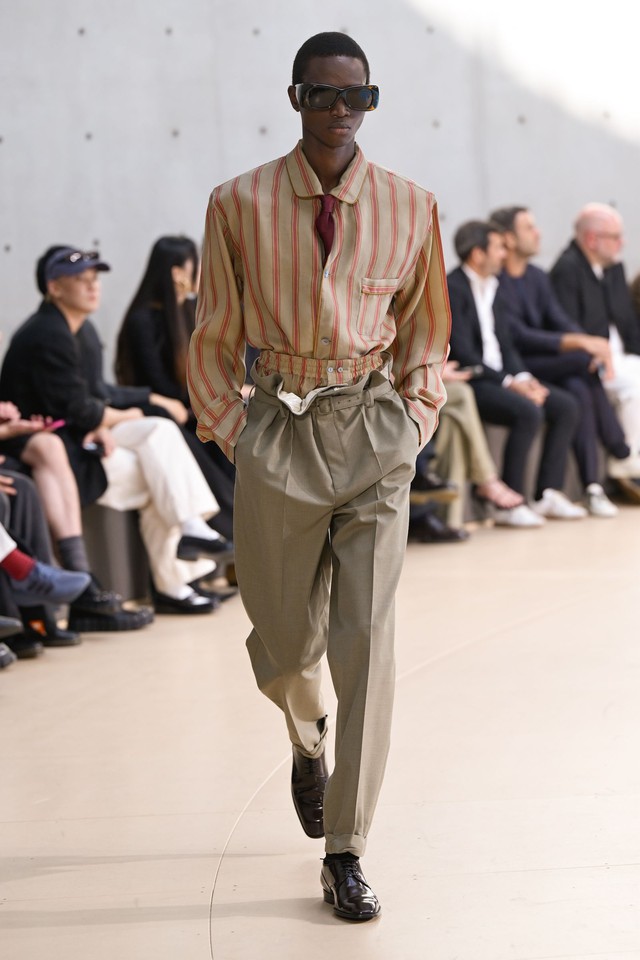 5 kiểu quần đàn ông sẽ mặc khắp nơi trong năm 2026- Ảnh 5.