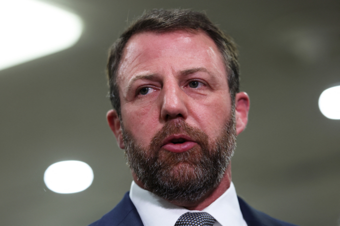 Thượng nghị sĩ Markwayne Mullin tại Đồi Capitol ngày 3/3. Ảnh: AFP