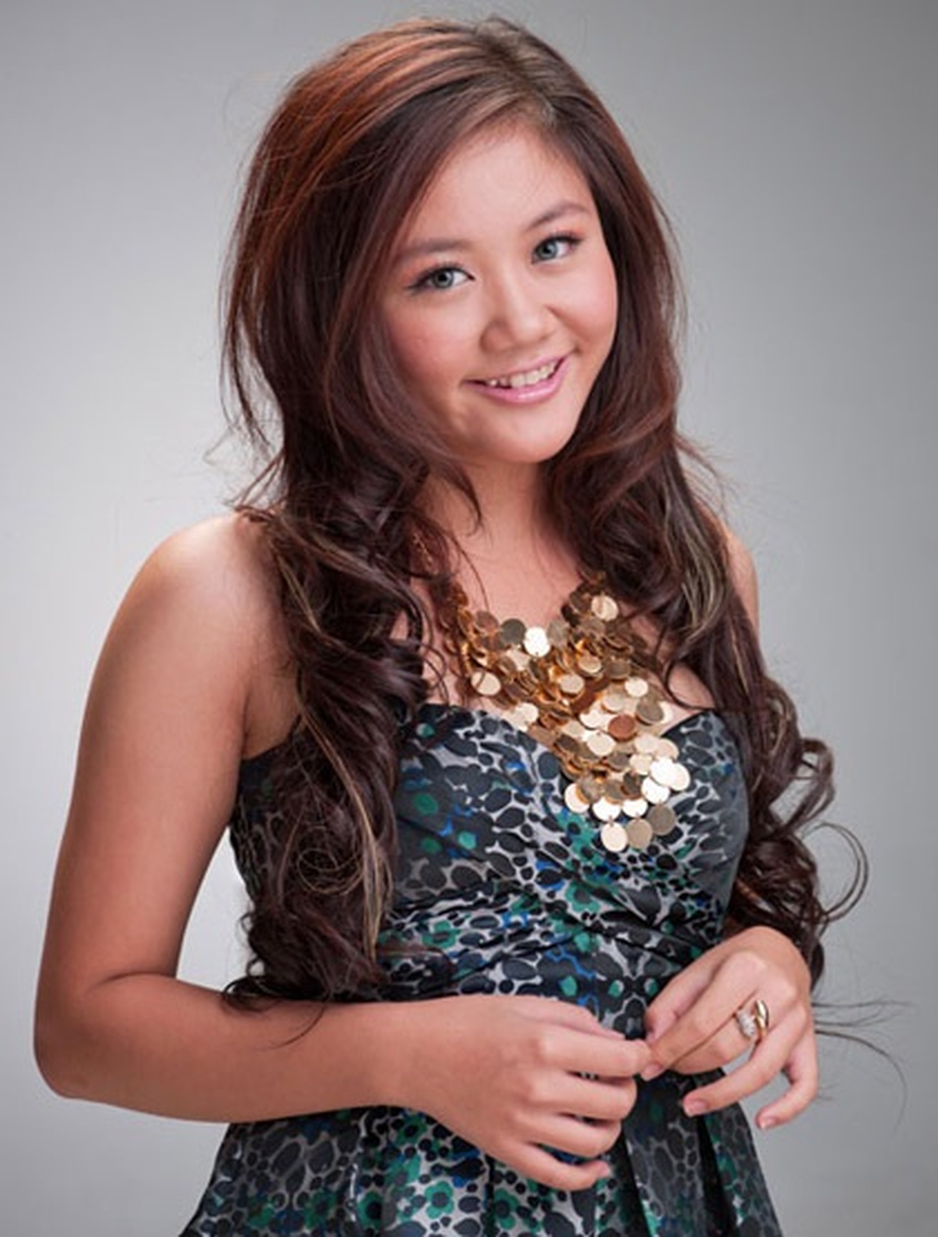 Nhan sắc của Văn Mai Hương thay đổi ra sao trong 16 năm qua? - 2