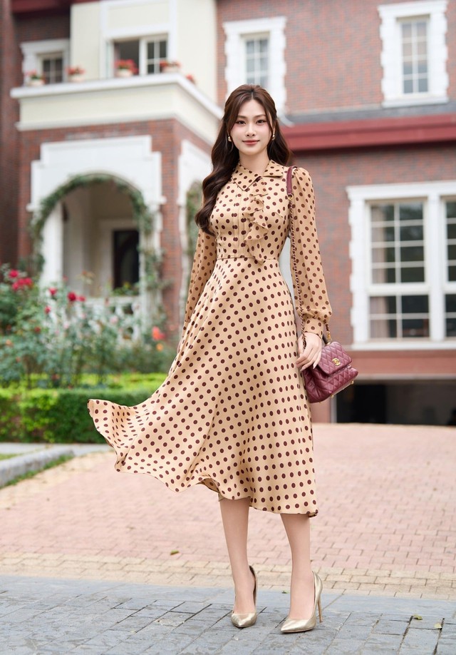 Rạng rỡ với váy họa tiết chấm bi cho những ngày giao mùa - Ảnh 7.