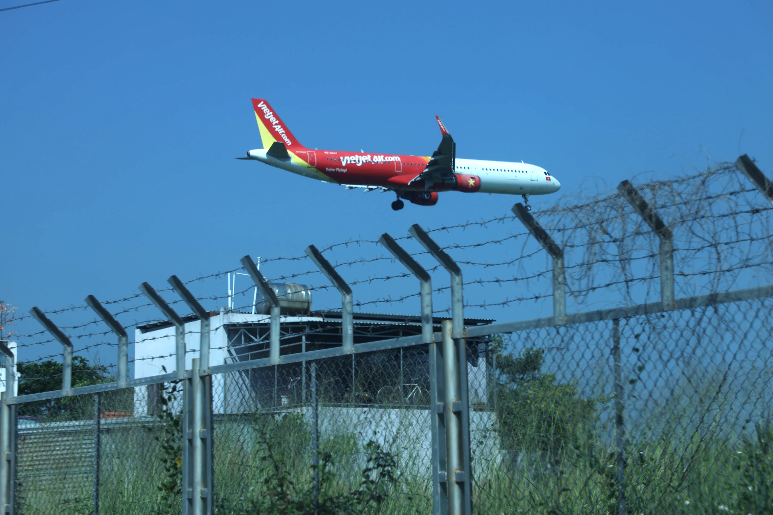 Drone xâm phạm sân bay Đà Nẵng: Siết chặt quản lý từ mặt đất đến bầu trời- Ảnh 3.