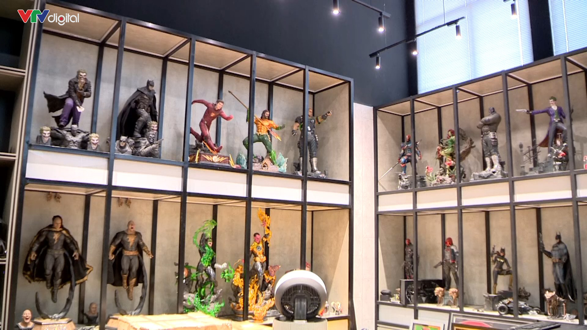 Một “kho báu” bên trong trụ sở Xôi Lạc TV được lồng khung, đóng kính cẩn thận- Ảnh 3.