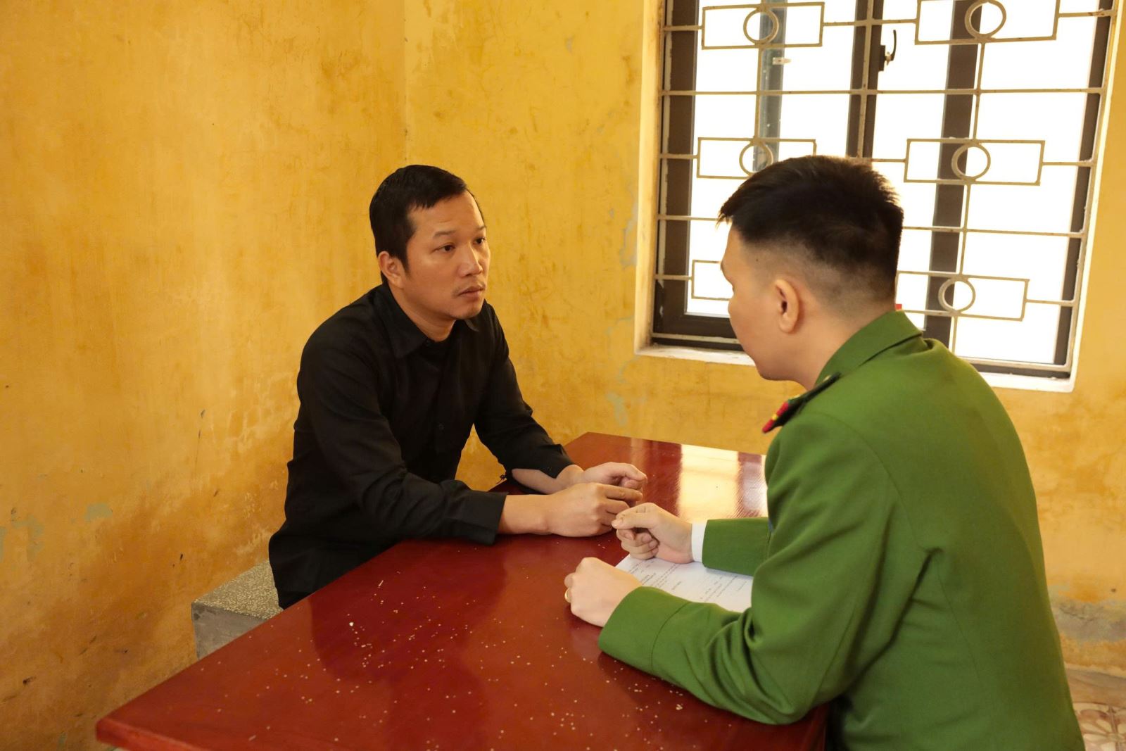 Một “kho báu” bên trong trụ sở Xôi Lạc TV được lồng khung, đóng kính cẩn thận- Ảnh 10.