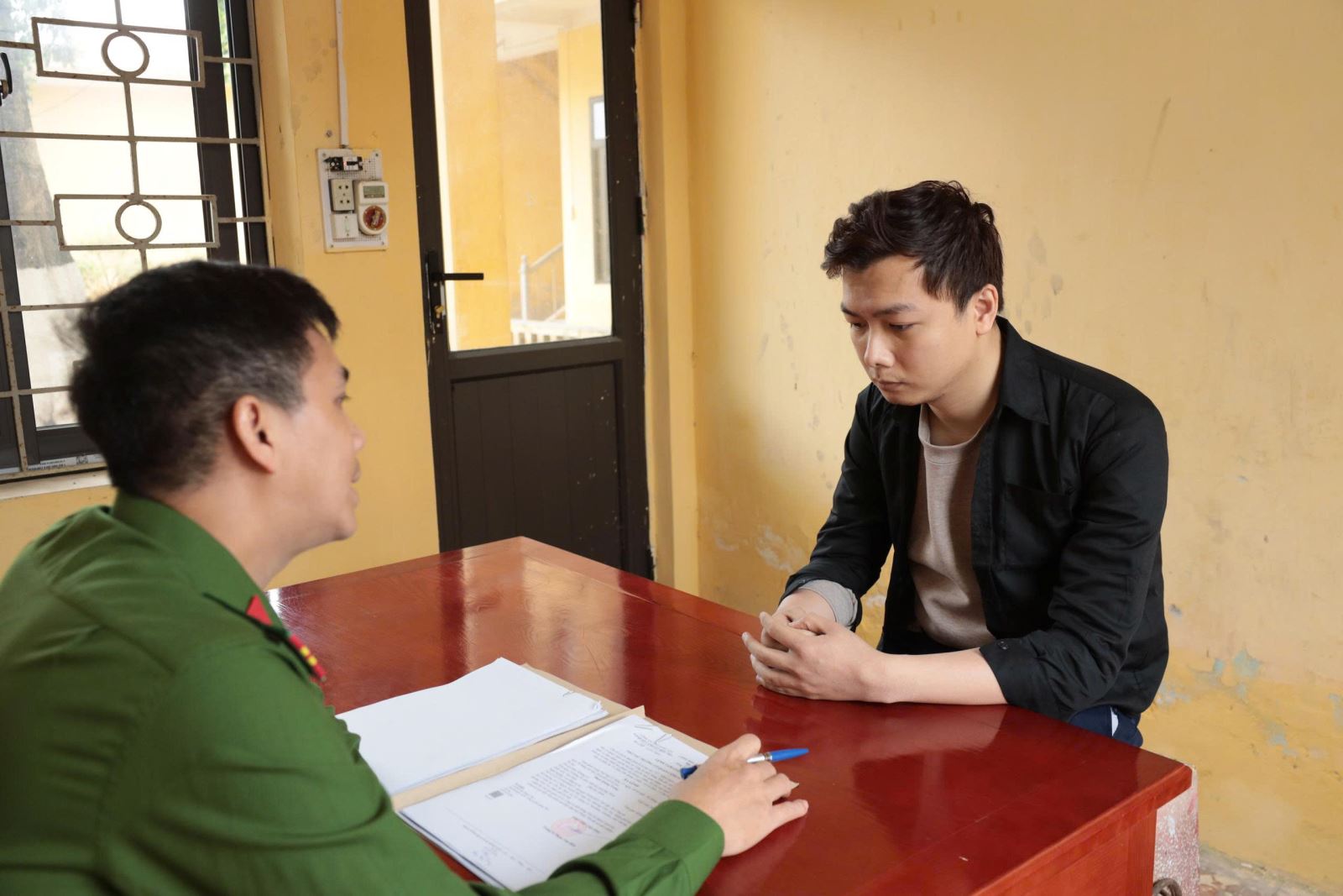 Một “kho báu” bên trong trụ sở Xôi Lạc TV được lồng khung, đóng kính cẩn thận- Ảnh 11.