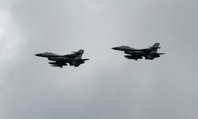 Tiêm kích F-16 Ukraine bay trong sự kiện tháng 8/2024. Ảnh: Reuters