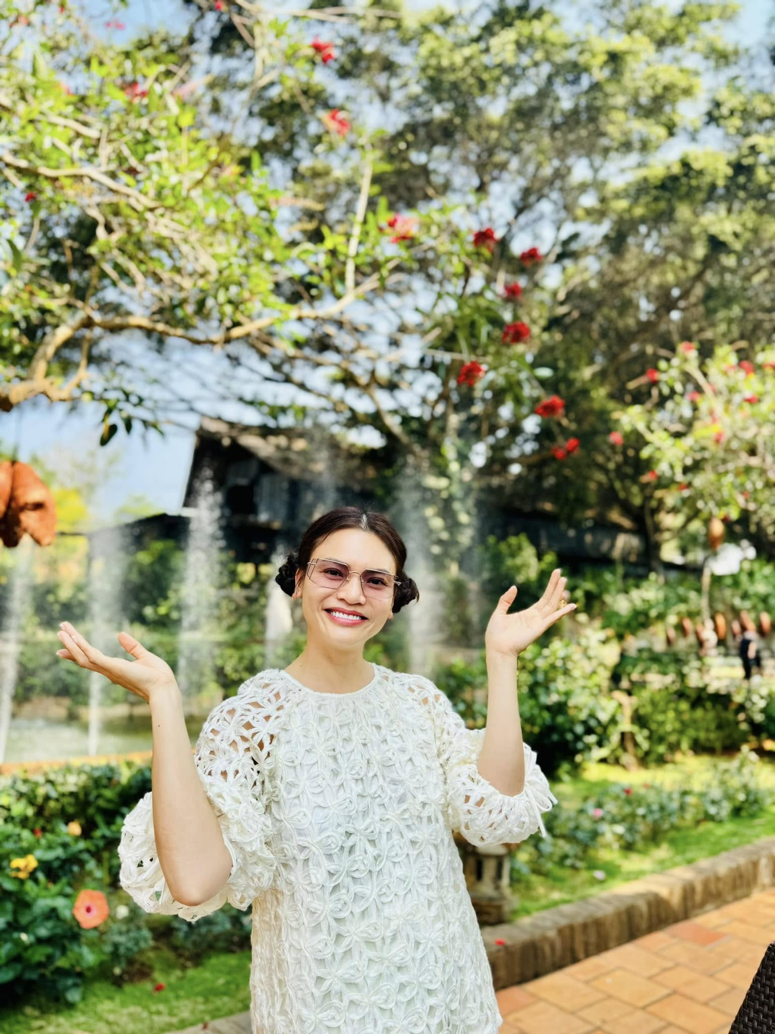 NSND trẻ nhất Việt Nam sở hữu biệt phủ nghỉ dưỡng rộng 8.000m2 ở Hà Nội, đi mỏi chân không hết- Ảnh 4.