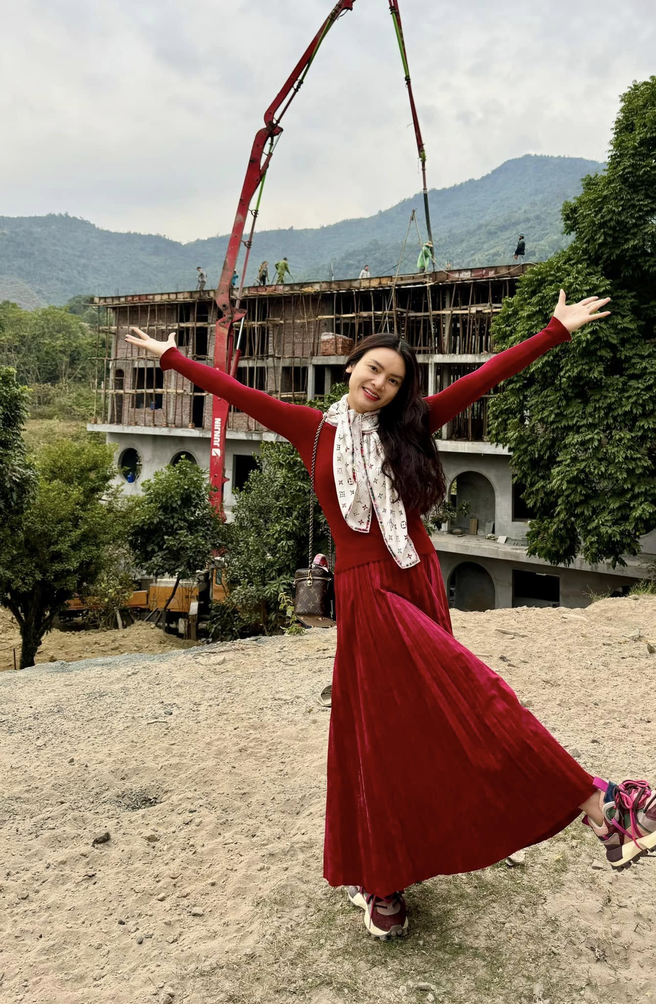 NSND trẻ nhất Việt Nam sở hữu biệt phủ nghỉ dưỡng rộng 8.000m2 ở Hà Nội, đi mỏi chân không hết- Ảnh 8.