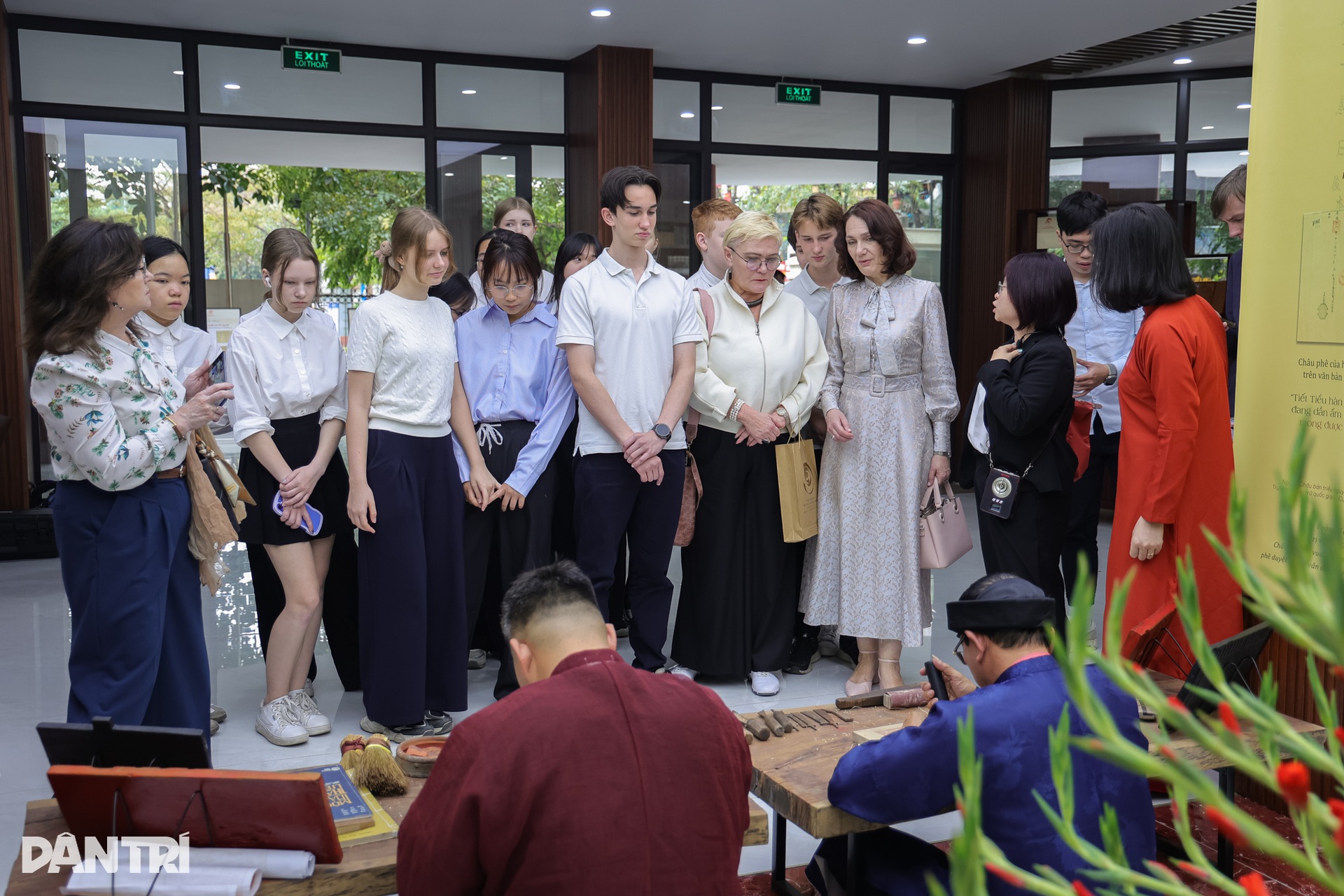 Gần 1.000 người đến “Thưởng lãm Châu phê - Lưu dấu Mộc bản” tại Hà Nội - 6