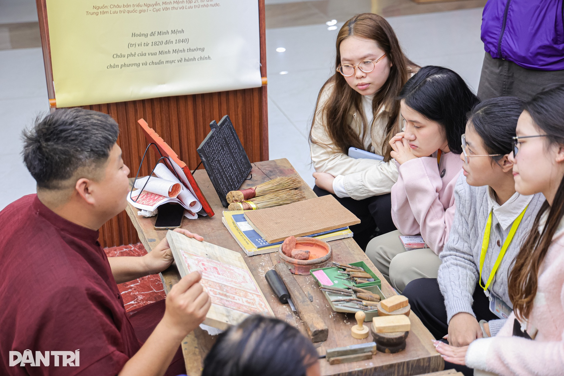 Gần 1.000 người đến “Thưởng lãm Châu phê - Lưu dấu Mộc bản” tại Hà Nội - 7