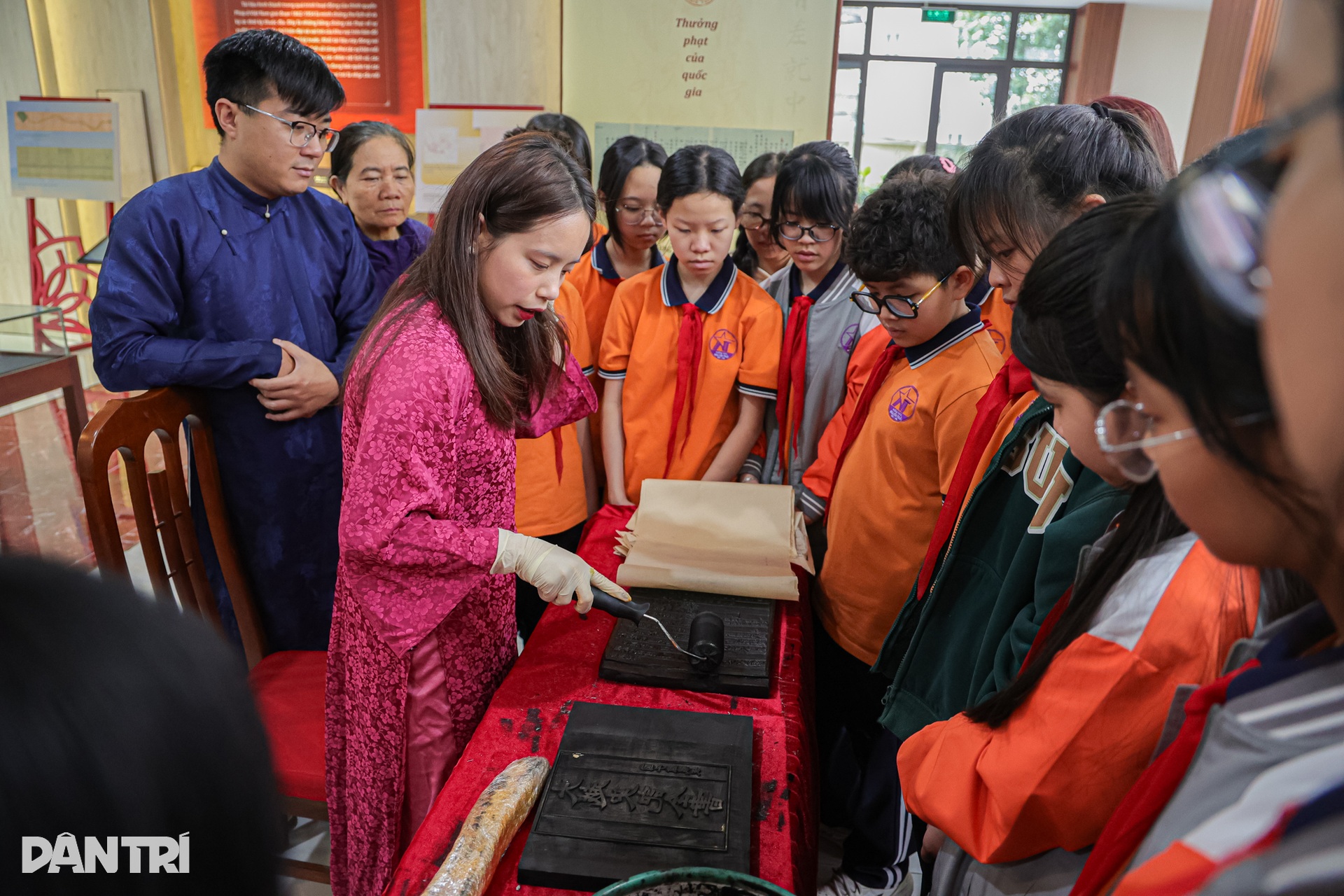 Gần 1.000 người đến “Thưởng lãm Châu phê - Lưu dấu Mộc bản” tại Hà Nội - 9