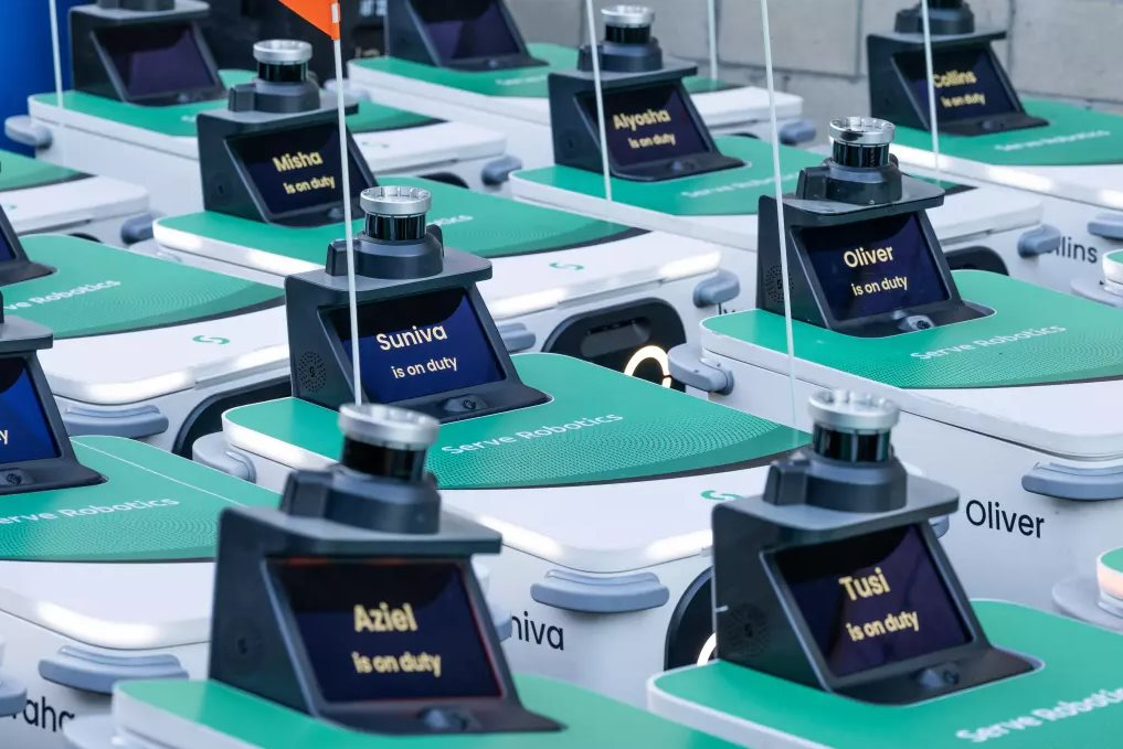 Bị AI cướp việc, tài xế công nghệ chuyển sang làm nghề 'chăn dắt robot' với mức lương 1,4 tỷ đồng- Ảnh 2.