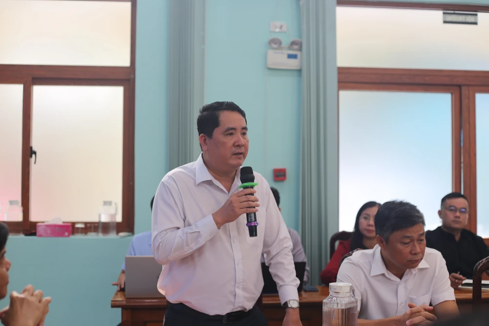 Ông Nguyễn Tấn Phong, Ủy viên Ủy ban Bầu cử TP, Phó Giám đốc Sở Nội vụ TP thông tin về công tác tổ chức bầu cử. Ảnh: THANH TUYỀN