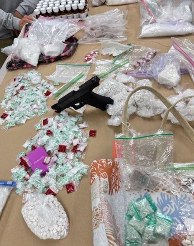 Số ma túy thu giữ trong quá trình khám xét nhà của bà trùm Gonzales. Ảnh: CA Post