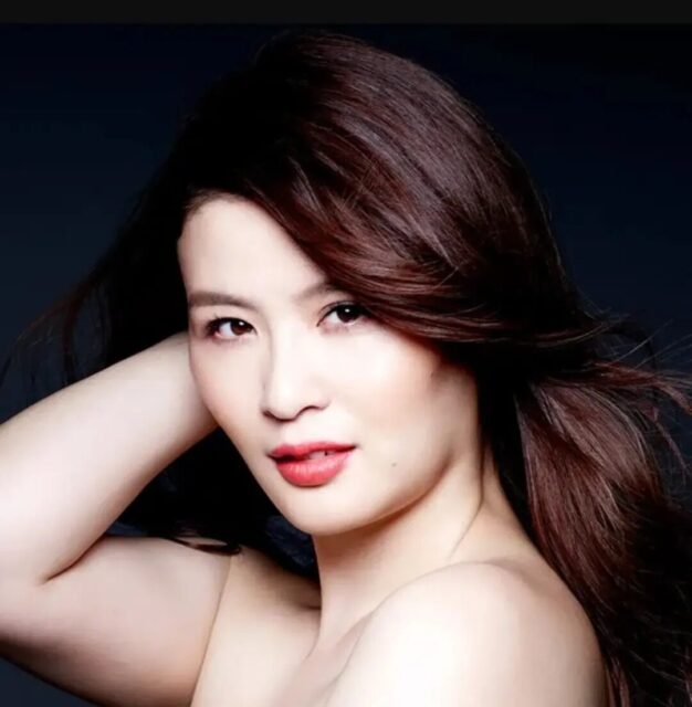 Nam diễn viên gen Z đẹp nức tiếng kết hôn đột ngột với đại mỹ nhân hơn 10 tuổi, làm 