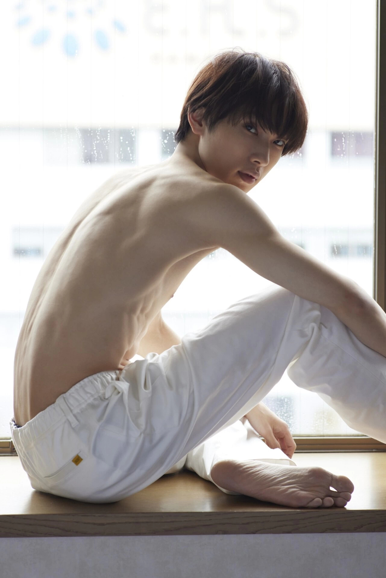 Nam diễn viên gen Z đẹp nức tiếng kết hôn đột ngột với đại mỹ nhân hơn 10 tuổi, làm 