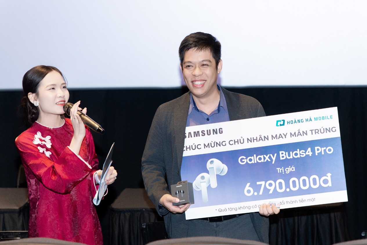 1h sáng nhận Galaxy S26 tại rạp chiếu phim: Hoàng Hà Mobile biến đêm mở bán thành “date night” đúng nghĩa- Ảnh 4.