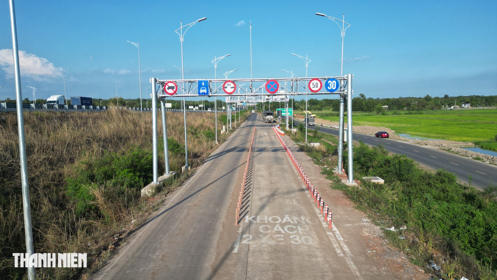 Nhiều tài xế vi phạm lỗi ở đường dẫn cao tốc, mức phạt lên đến 22 triệu - Ảnh 2.