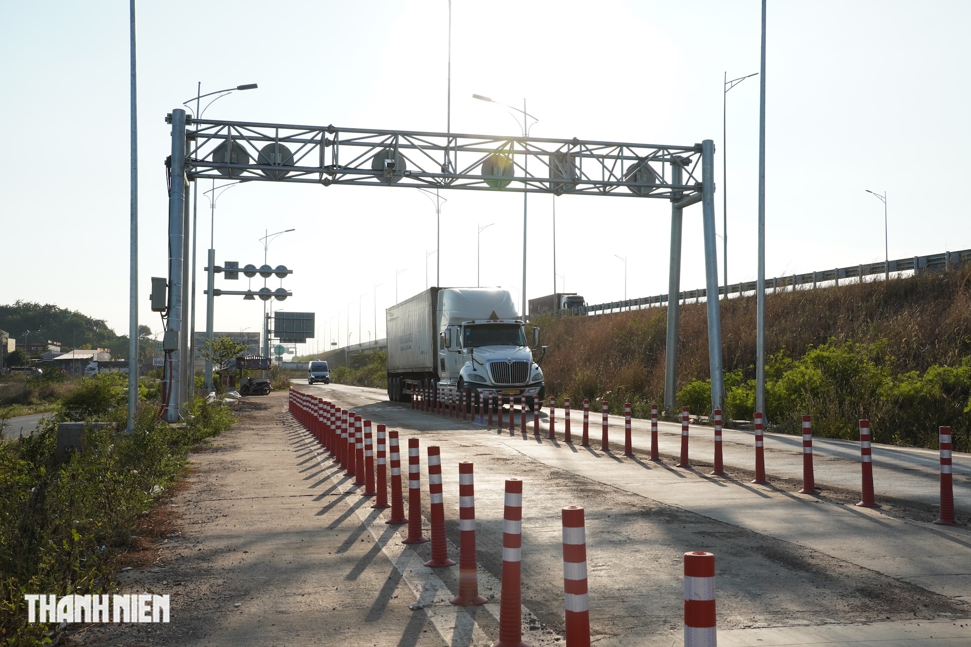 Nhiều tài xế vi phạm lỗi ở đường dẫn cao tốc, mức phạt lên đến 22 triệu - Ảnh 3.