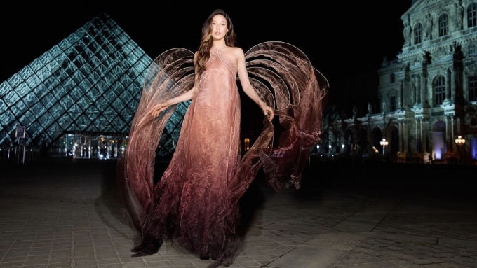 Eileen Gu dự sự kiện gây quỹ Le Grand Diner du Louvre tại Paris, Pháp tuần này. Ảnh: Bảo tàng Louvre