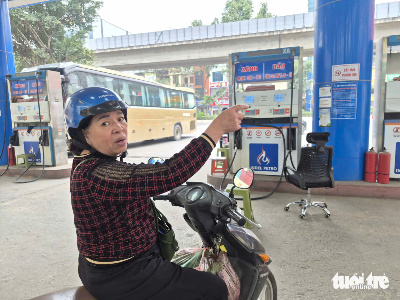 hết xăng - Ảnh 2.