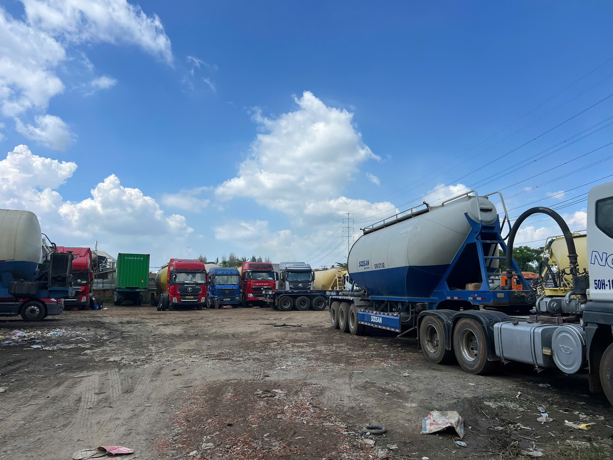 TP.HCM: Xử lý vi phạm các bãi xe container tự phát trên đường Võ Chí Công- Ảnh 6.