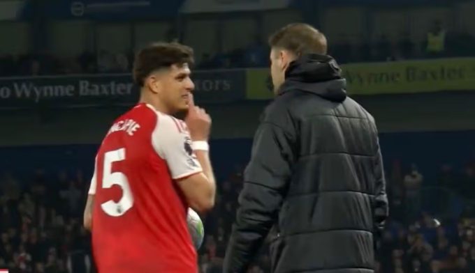 Arsenal có xấu xí như tố cáo của HLV Brighton?