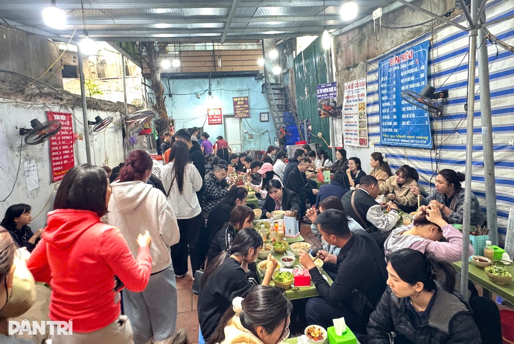 Tạm đóng cửa quán bún ở Hà Nội sau khi khách nước ngoài chê mất vệ sinh - 3