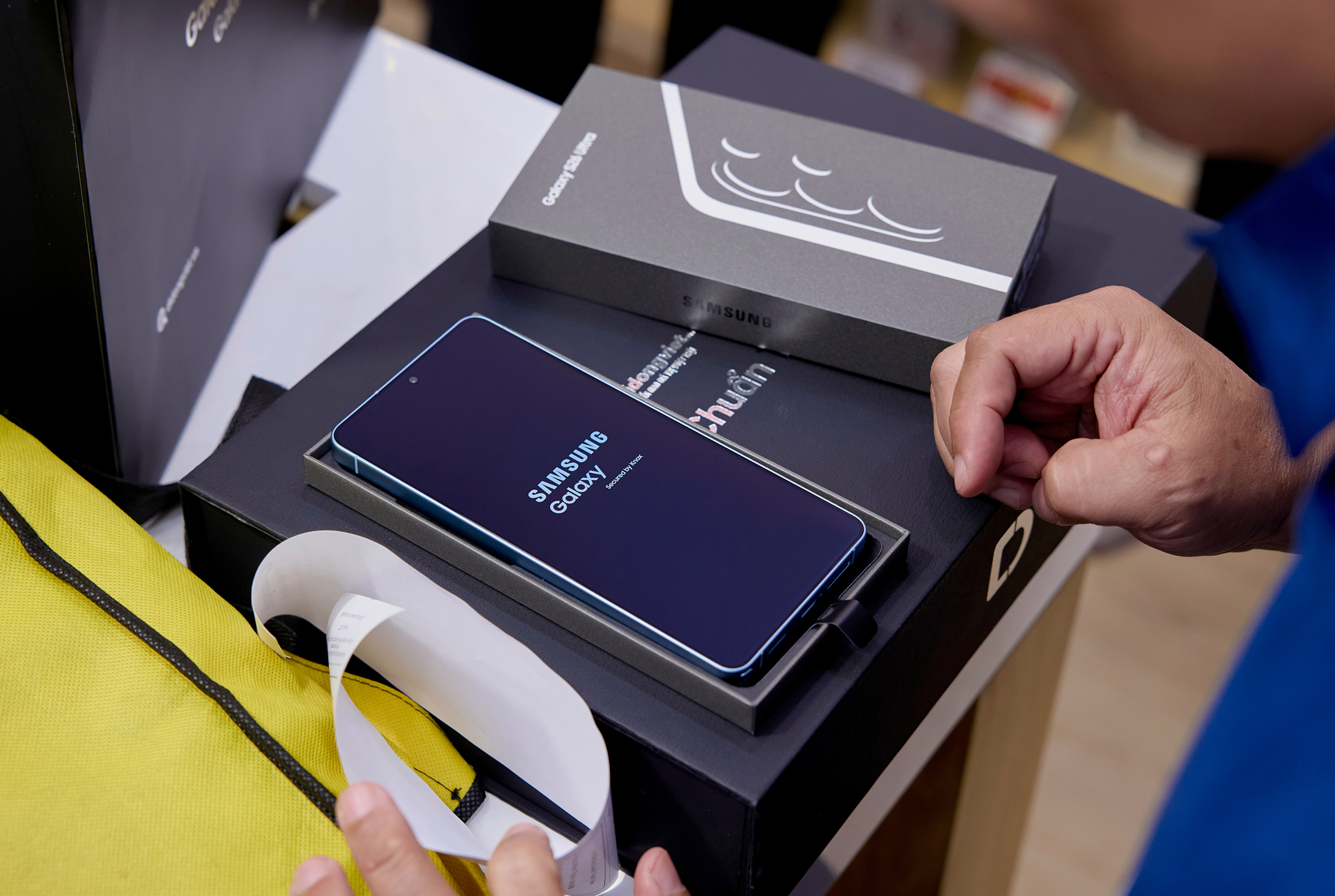 Samsung Galaxy S26 mở bán, người Việt chuộng bản cao cấp nhất - Ảnh 2.