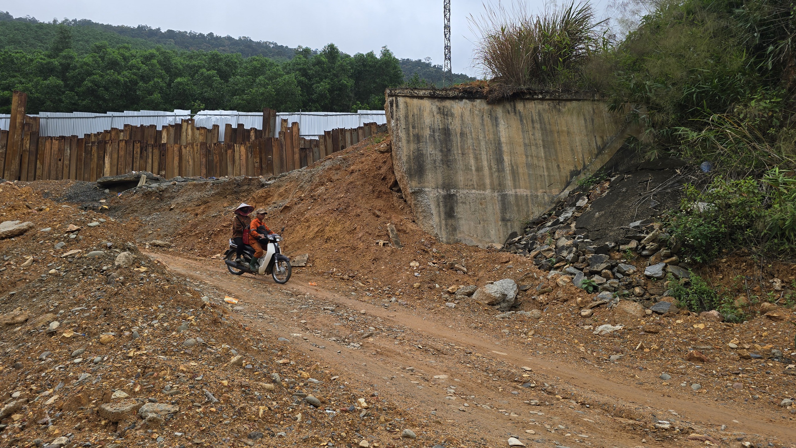 Sạt trượt cao tốc La Sơn – hòa Liên có thể ảnh hưởng tiến độ đến cuối 2026 - Ảnh 3.