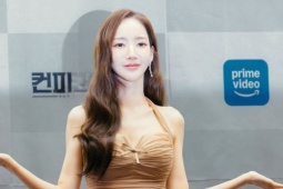 'Thư ký Kim' Park Min Young nhịn ăn, ngày uống 3 lít nước