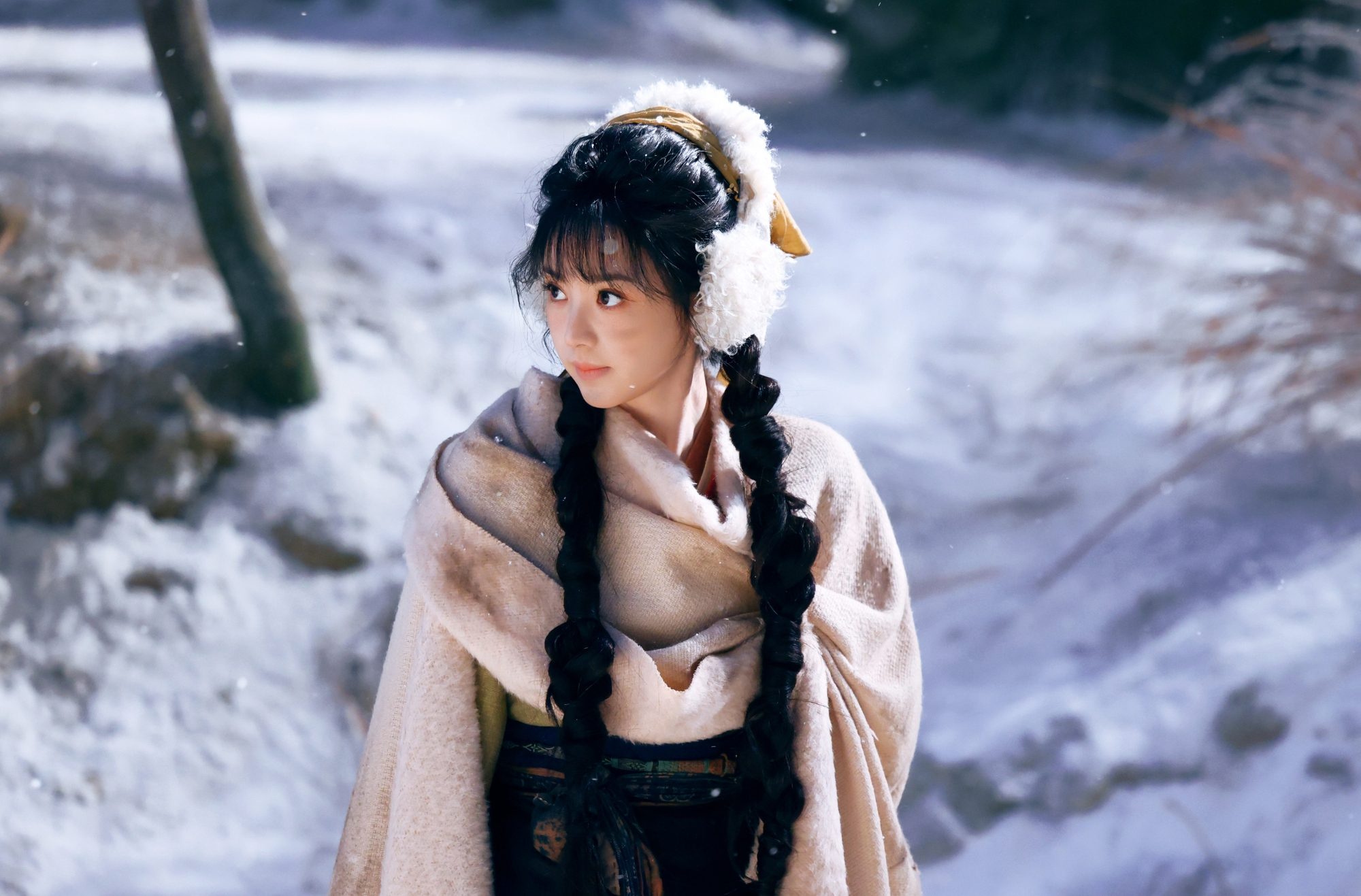 Mới có 1 phim Trung Quốc ai xem cũng khen hay: Nữ chính trời sinh làm búp bê cổ trang, phá kỷ lục 2026 nhanh không tưởng- Ảnh 2.