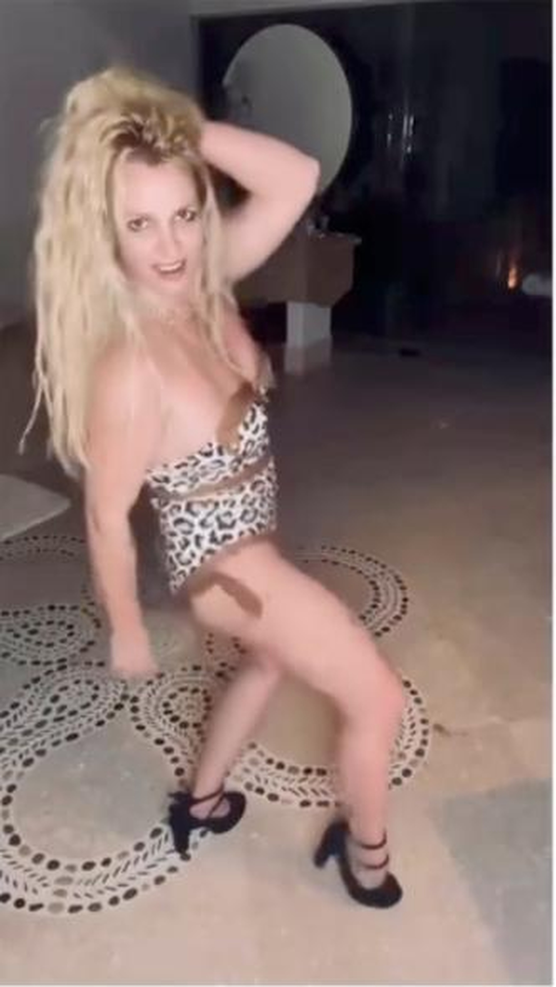 Từ công chúa gợi cảm đến những hình ảnh gây lo ngại của Britney Spears - 15