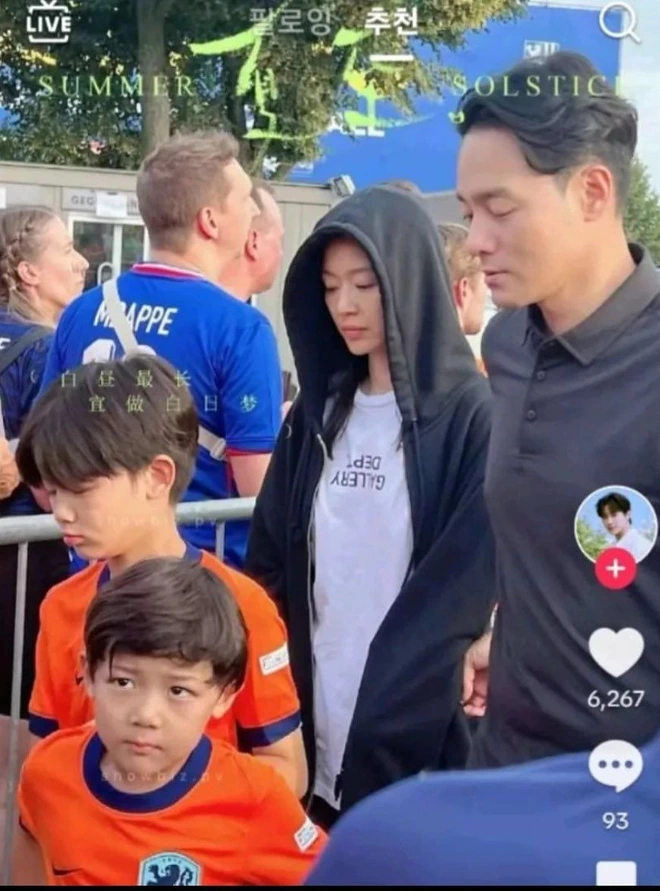 Con trai Jeon Ji Hyun đẹp tới mức nào mà Han Ga In sốc visual ngay tại chỗ?- Ảnh 3.