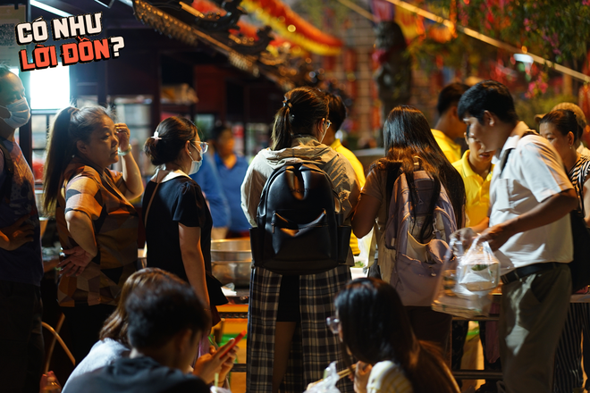 Chờ chực 20 phút săn miếng tàu hũ may mắn giá 30k, mỗi năm chỉ bán một ngày ở TP.HCM- Ảnh 7.