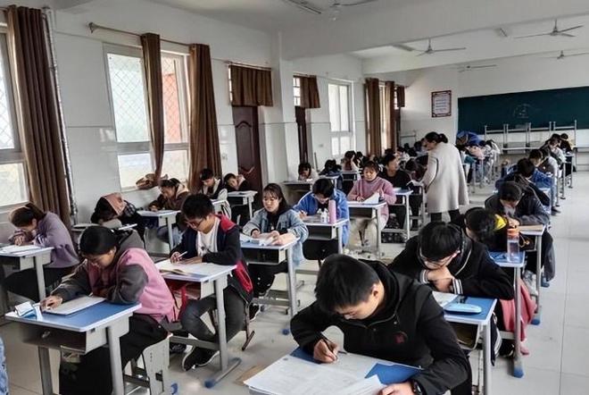 Nữ sinh nhận giấy báo đỗ ĐH top đầu, nộp 2 tỷ đồng nhưng nhập học nhà trường lại thông báo: “Chúng tôi chưa từng nhận em