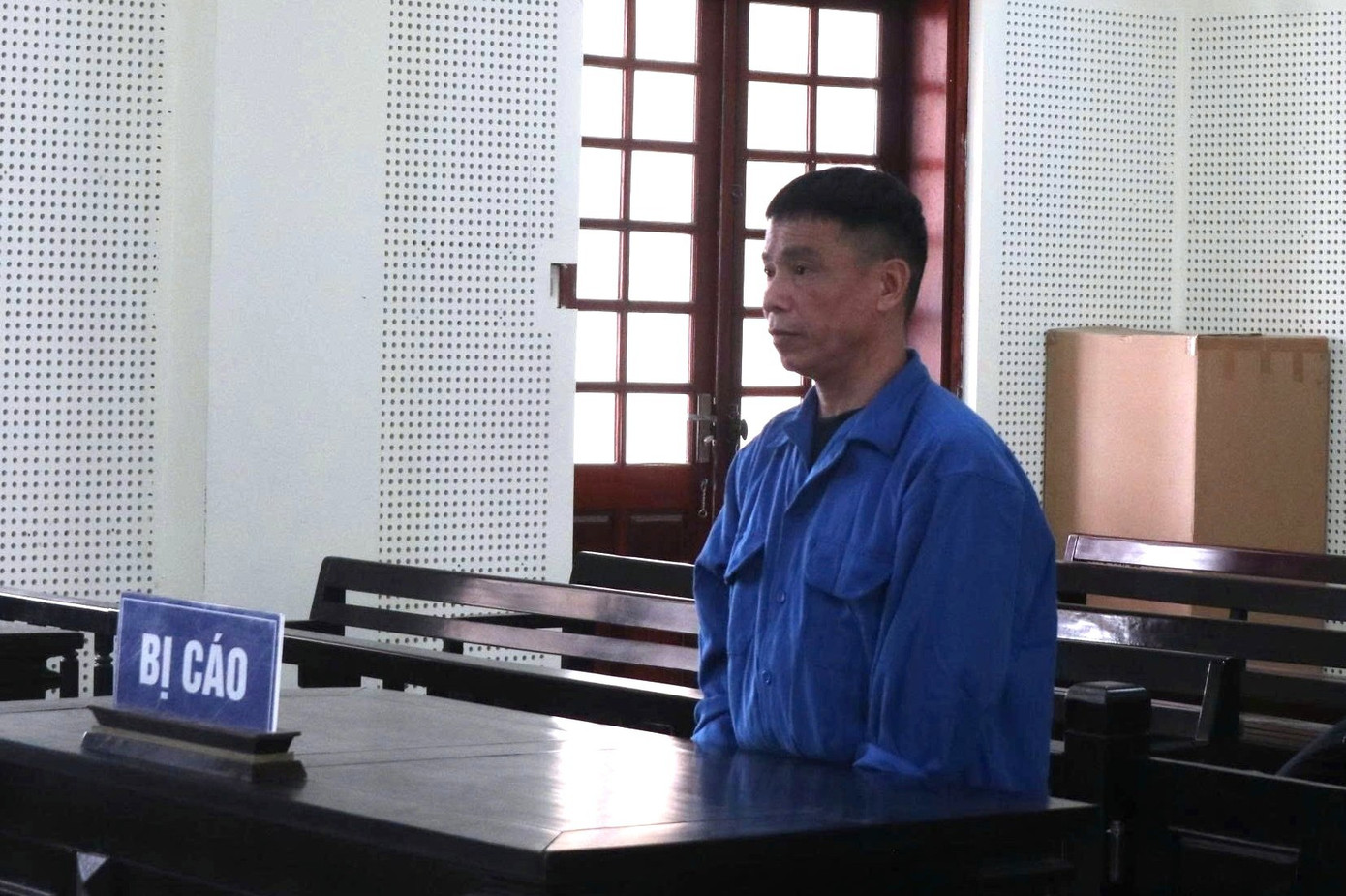 Bị chém phải nhập viện, người đàn ông trốn viện tìm hàng xóm trả thù- Ảnh 2.