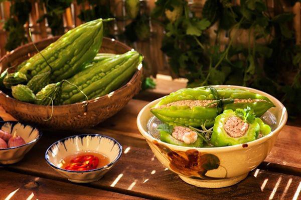 Các món canh từ mướp đắng có thể hỗ trợ tiêu hóa, phòng ngừa táo bón nhờ hàm lượng vitamin C dồi dào.