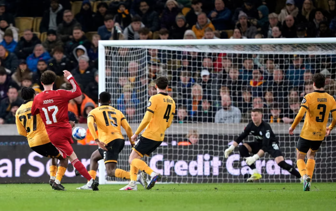 Curtis Jones cứa lòng nâng tỷ số lên 3-0. Ảnh: PA