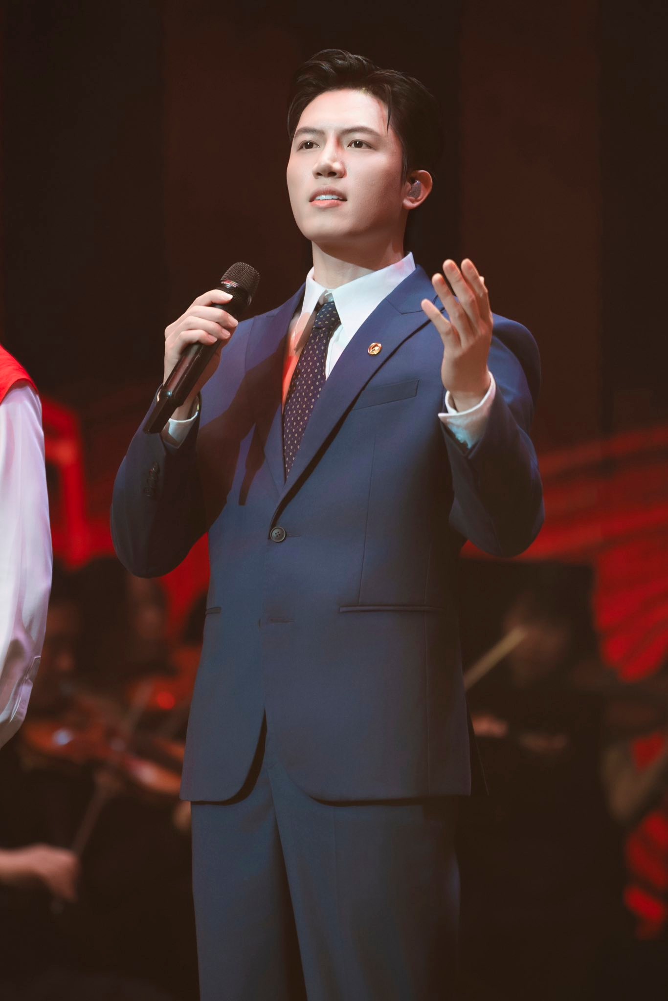 Nam ca sĩ được gặp mặt ban lãnh đạo TP.HCM: Biết sáng tác nhạc về Đảng - Bác Hồ, về quê chơi Tết cũng viral trang Thông tin Chính phủ- Ảnh 6.