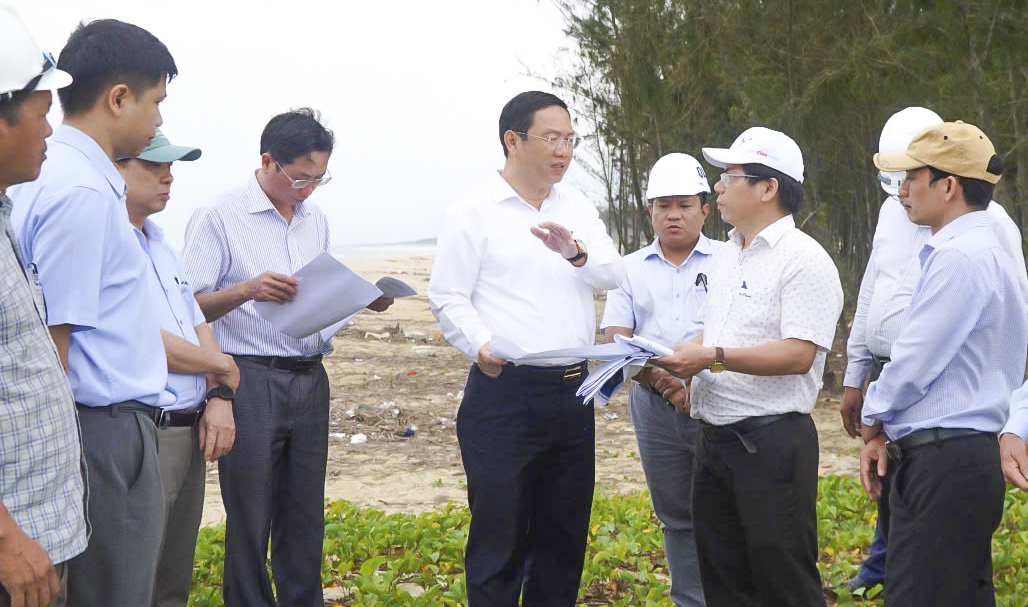 Đề xuất 950 tỉ đồng xây đê chắn cát, nạo vét luồng lạch tại Cửa Lở - Ảnh 3.