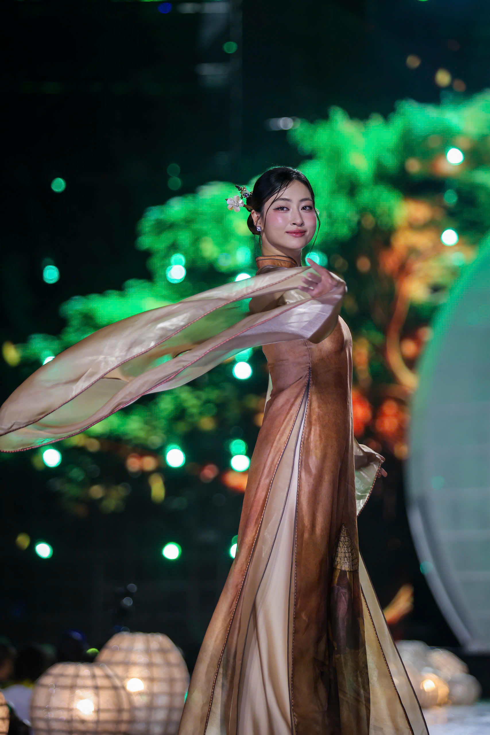 NSND Kim Xuân, NSND Trịnh Kim Chi trình diễn áo dài cùng các hoa hậu- Ảnh 10.