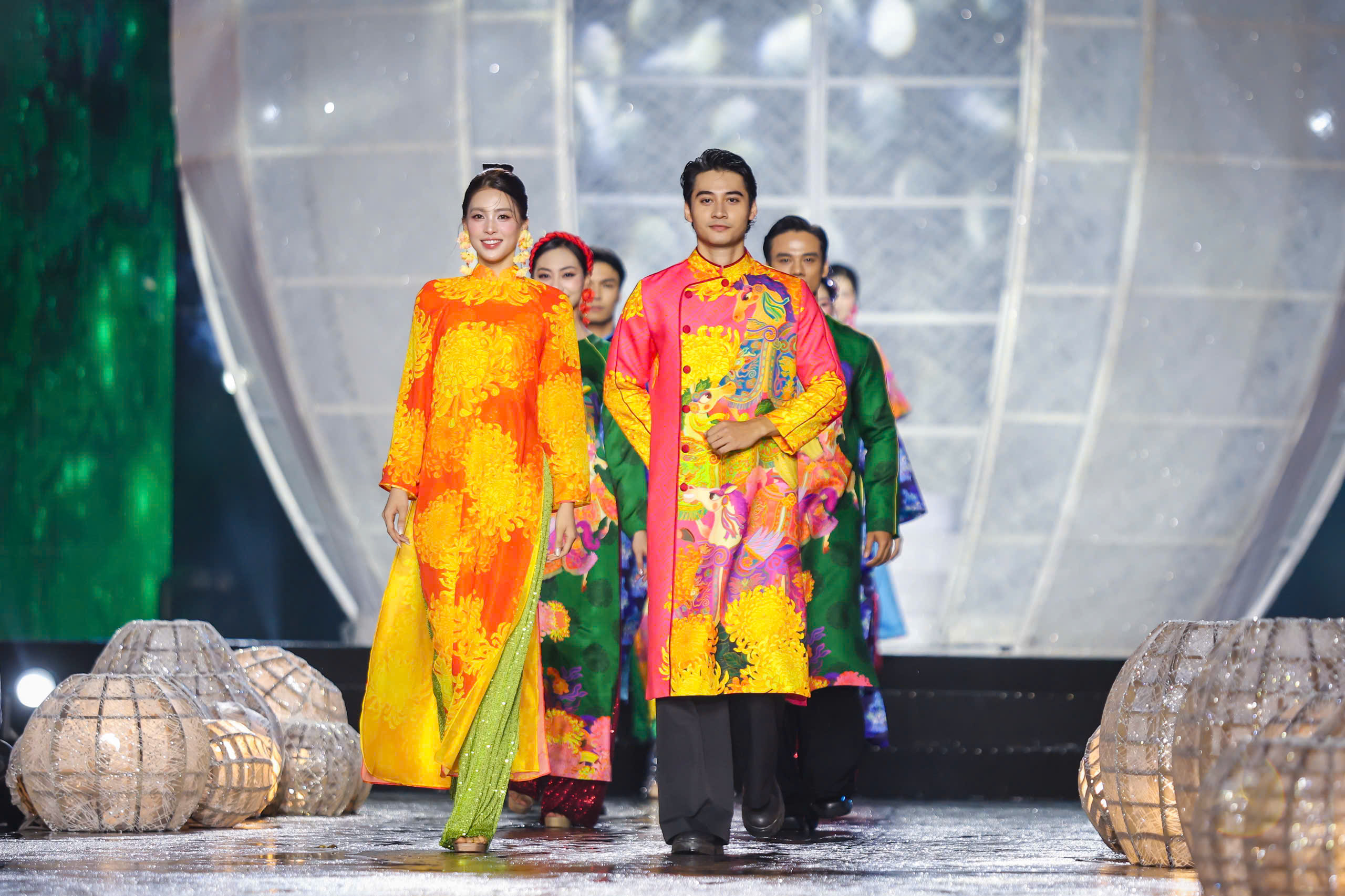 NSND Kim Xuân, NSND Trịnh Kim Chi trình diễn áo dài cùng các hoa hậu- Ảnh 12.