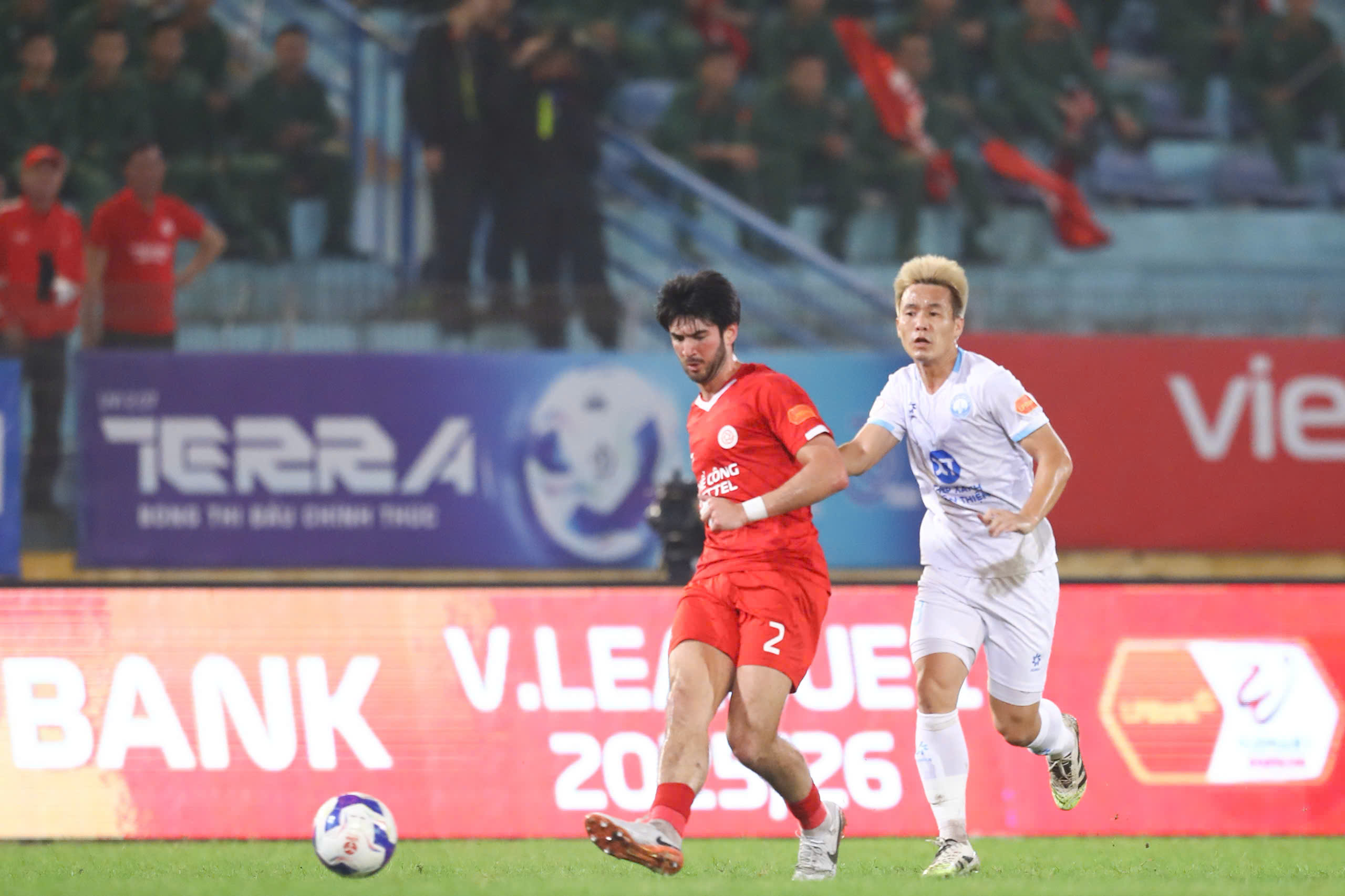 Trung vệ Việt kiều thể hình lý tưởng mà đội tuyển Việt Nam rất cần- Ảnh 2.