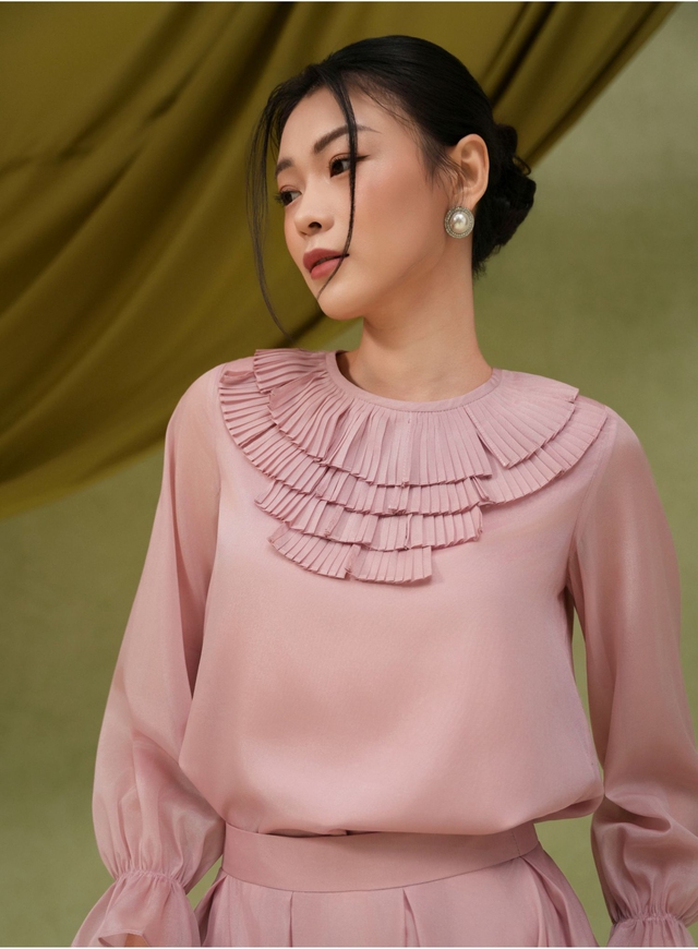 Làm mới phong cách cùng những mẫu áo nữ điệu đà, xinh tươi- Ảnh 4.