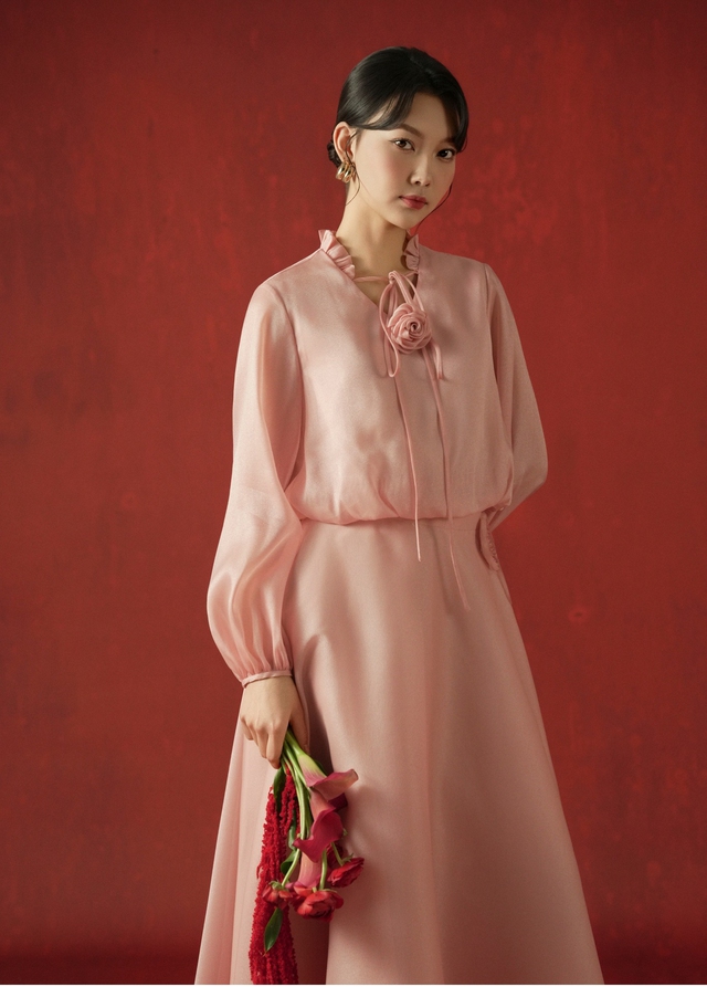 Làm mới phong cách cùng những mẫu áo nữ điệu đà, xinh tươi- Ảnh 5.