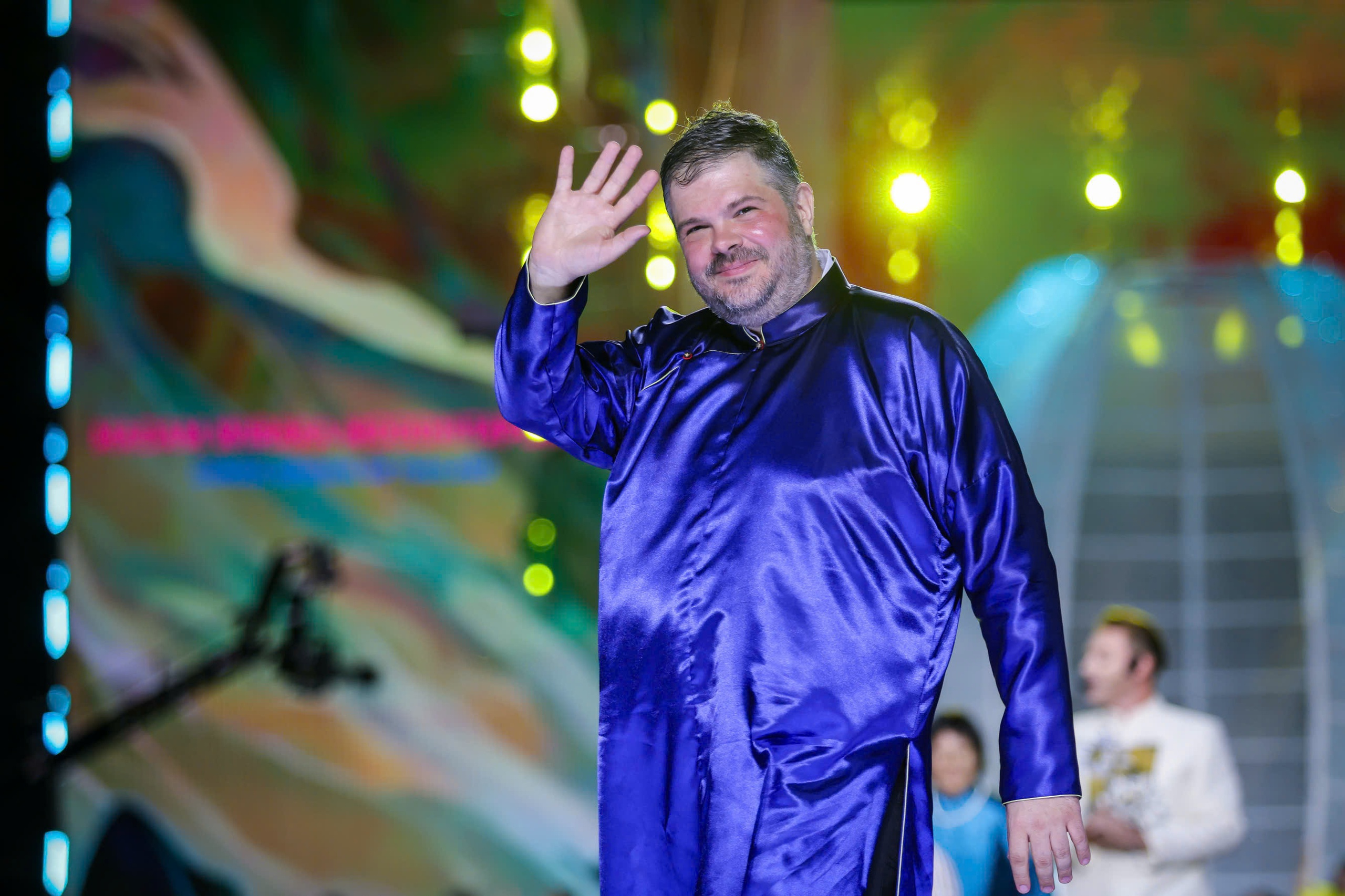 Hoa hậu Venezuela, Mỹ khoe sắc cùng áo dài trên đường đi bộ Nguyễn Huệ- Ảnh 9.