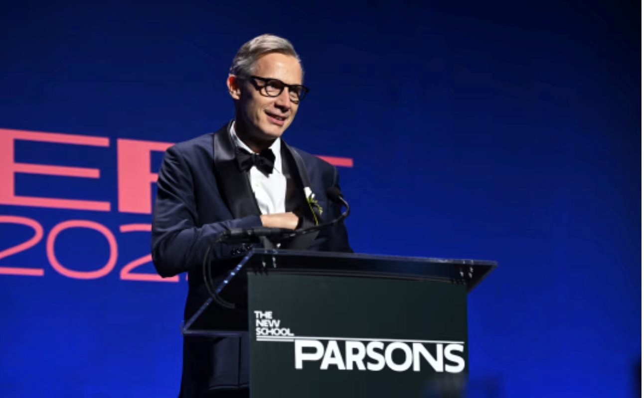 Chuỗi bán lẻ 100 năm tuổi tiếp tục đóng thêm 20 cửa hàng sau khi phá sản, hiện nợ Chanel, Louis Vuitton hàng triệu USD- Ảnh 2.